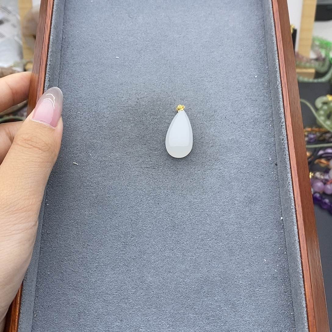 和田玉吊坠(不含链)18K金镶嵌