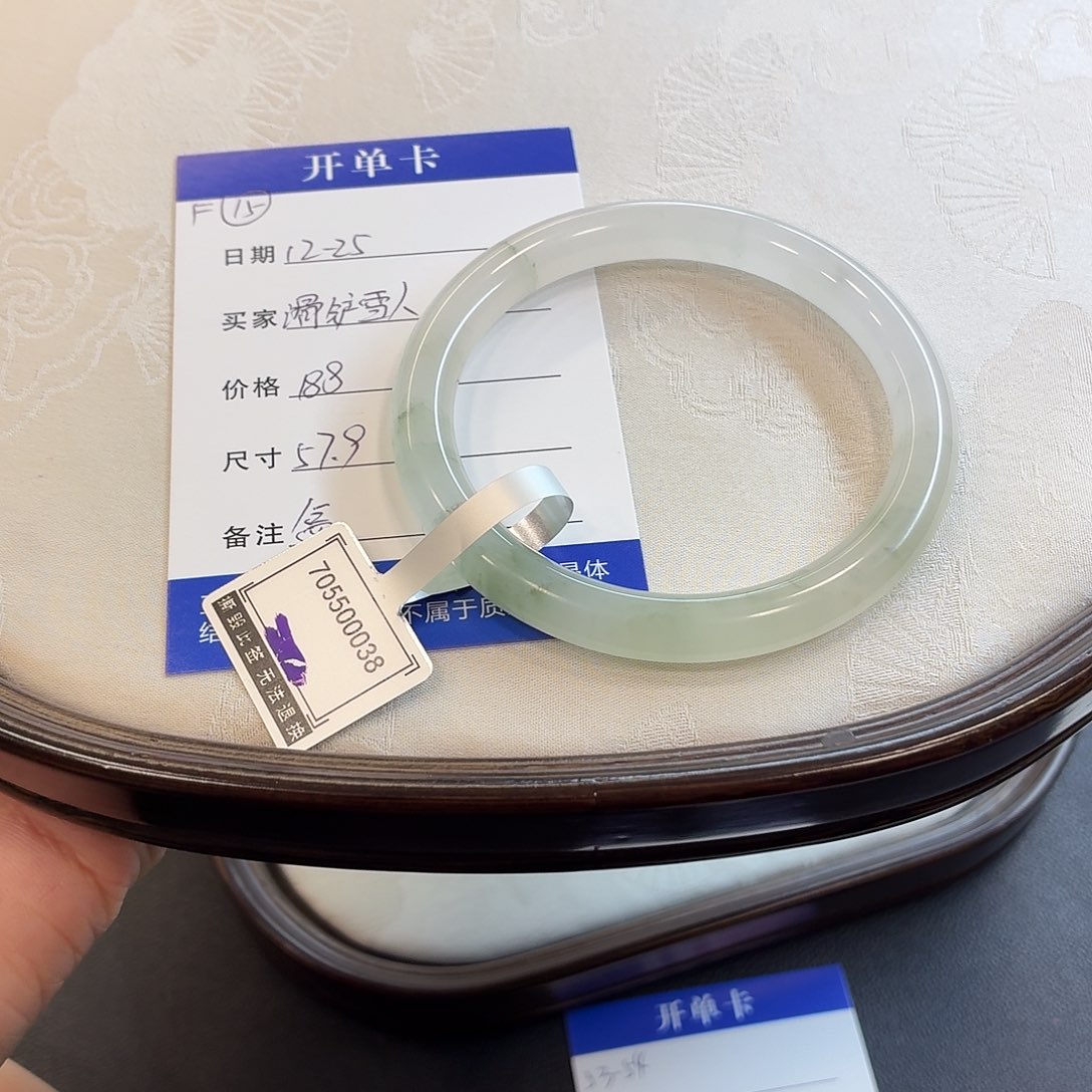 石英质玉未镶嵌手镯