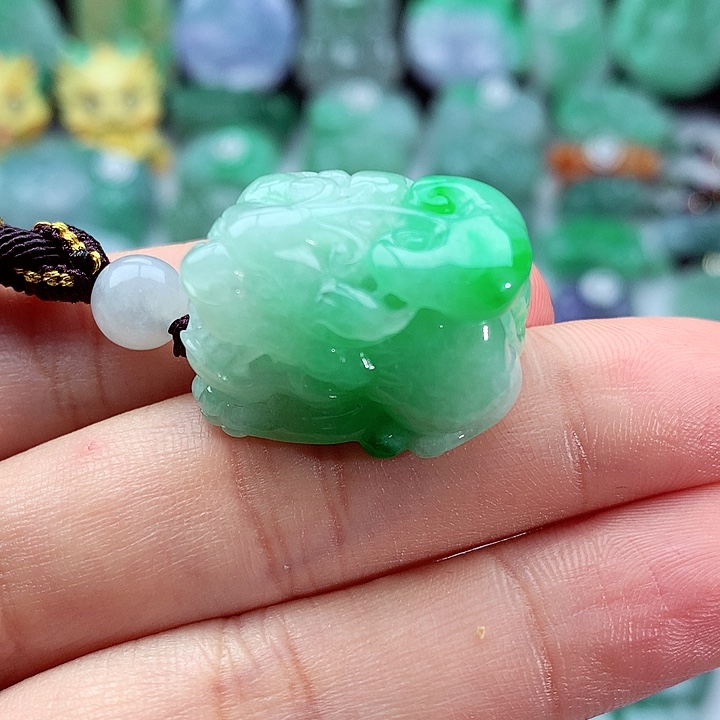 翡翠颈饰未镶嵌翡翠