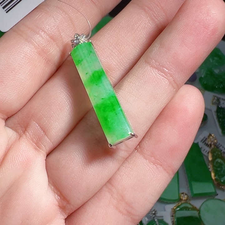 翡翠挂件18K金镶嵌翡翠