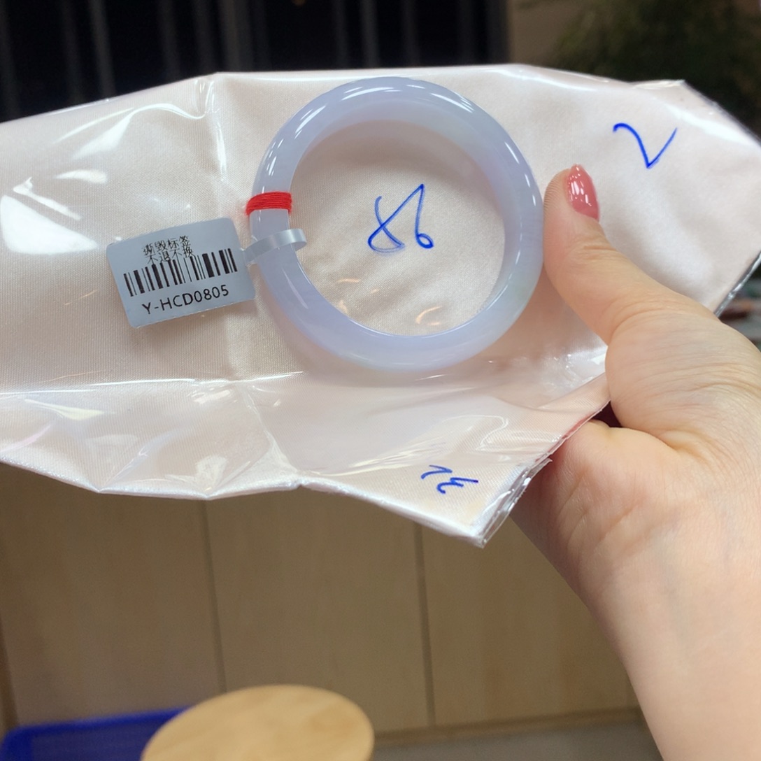 翡翠手镯未镶嵌不退不换