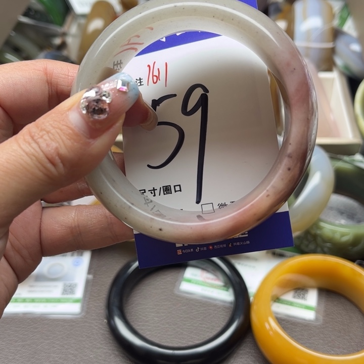 石英质玉手镯未镶嵌