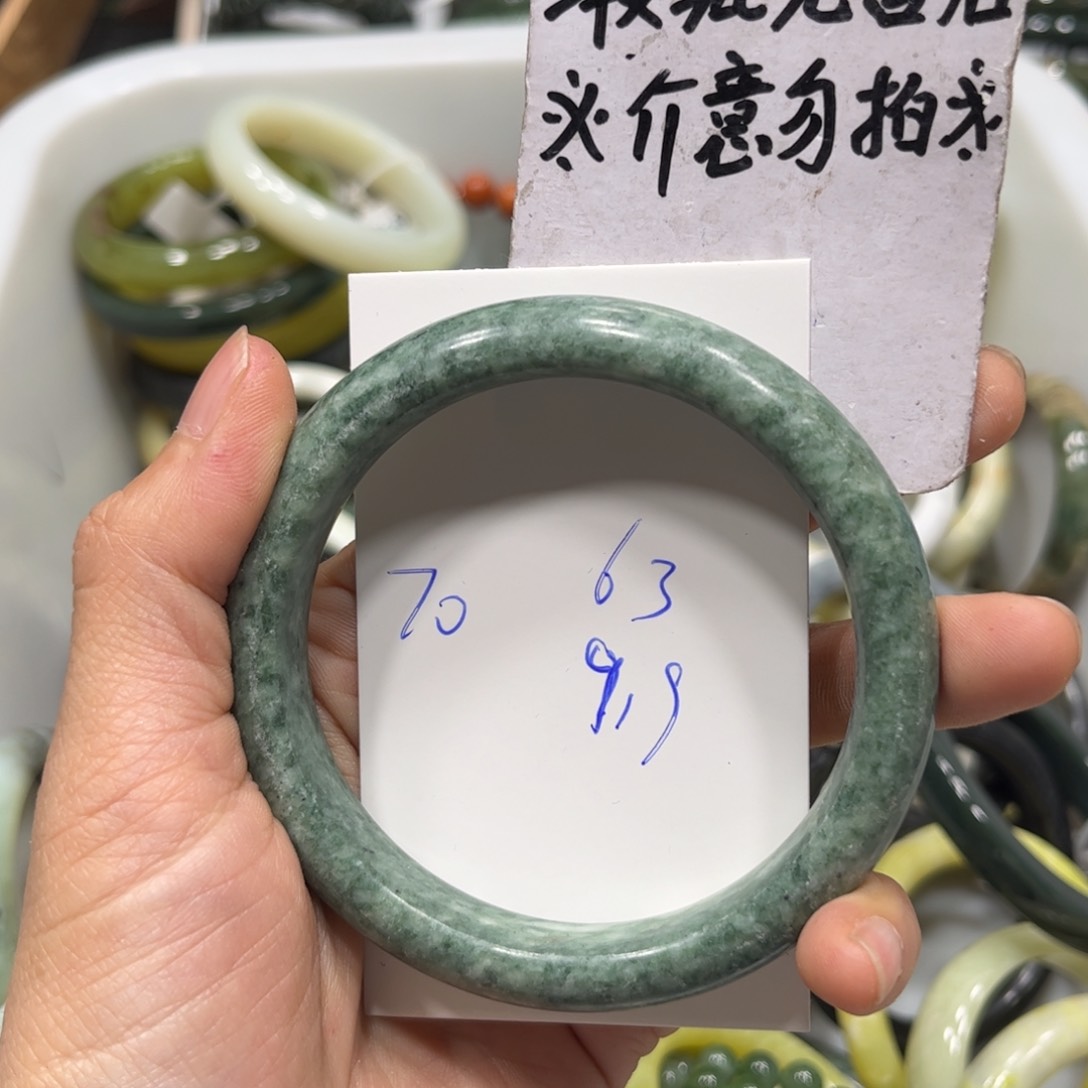 蛇纹石玉手镯未镶嵌