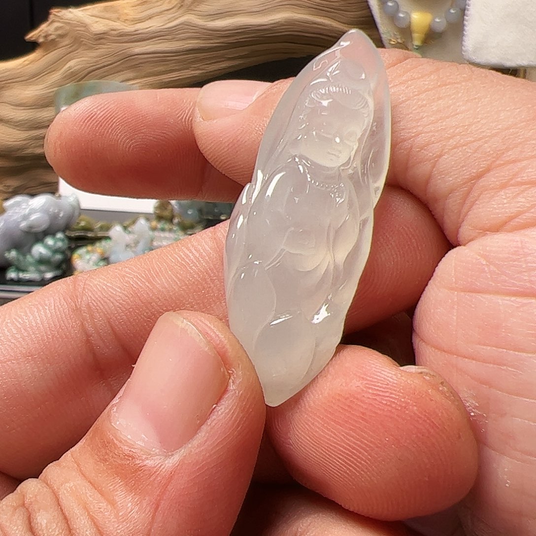 翡翠颈饰未镶嵌奶**糖