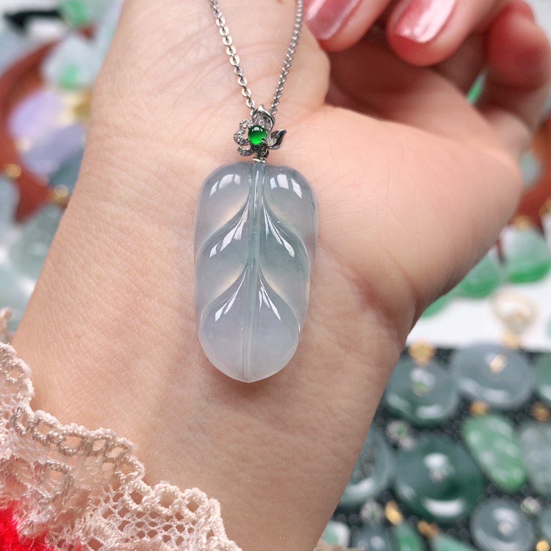 【闪购商品】翡翠吊坠(不含链)18K金镶嵌