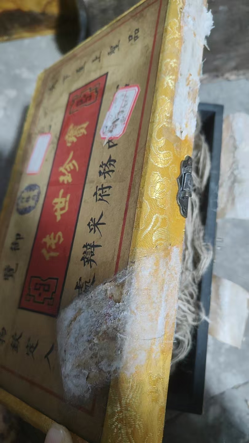 精品摆件黄箱子开摆件