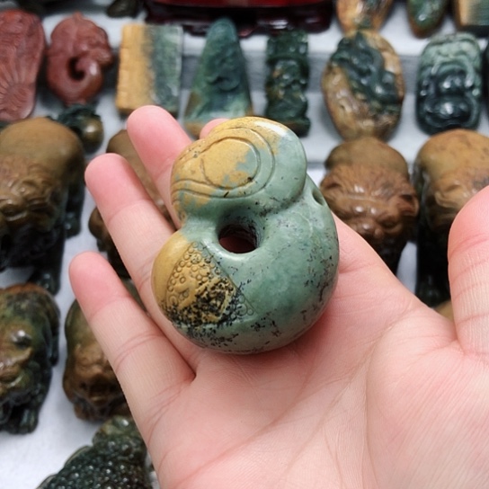 岫岩河磨玉（透闪石质玉）把件未镶嵌