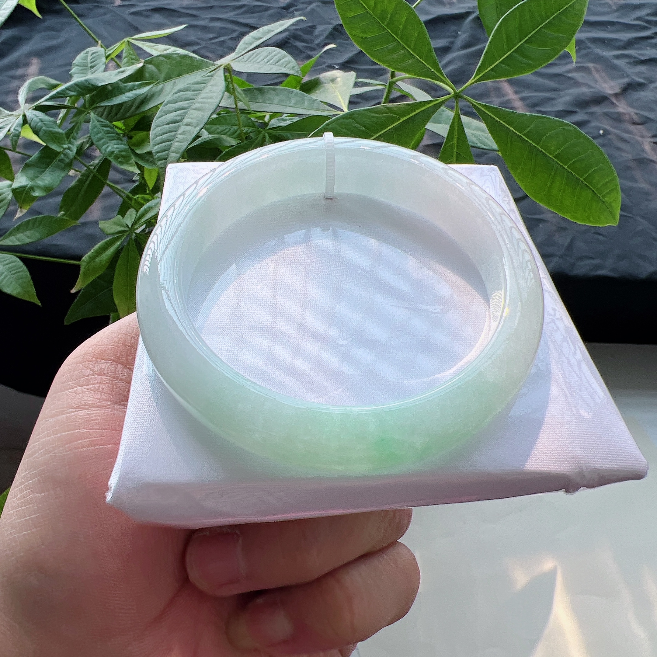 【手机实拍0色差】缅甸翡翠A货冰糯种飘绿正圈57圈口手镯阳绿白底青