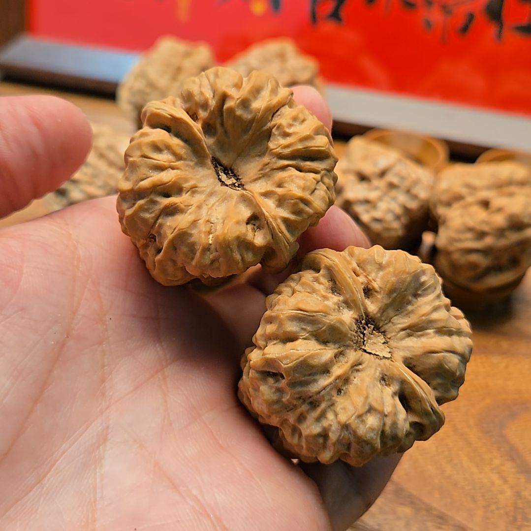 文玩核桃吊坠36x39