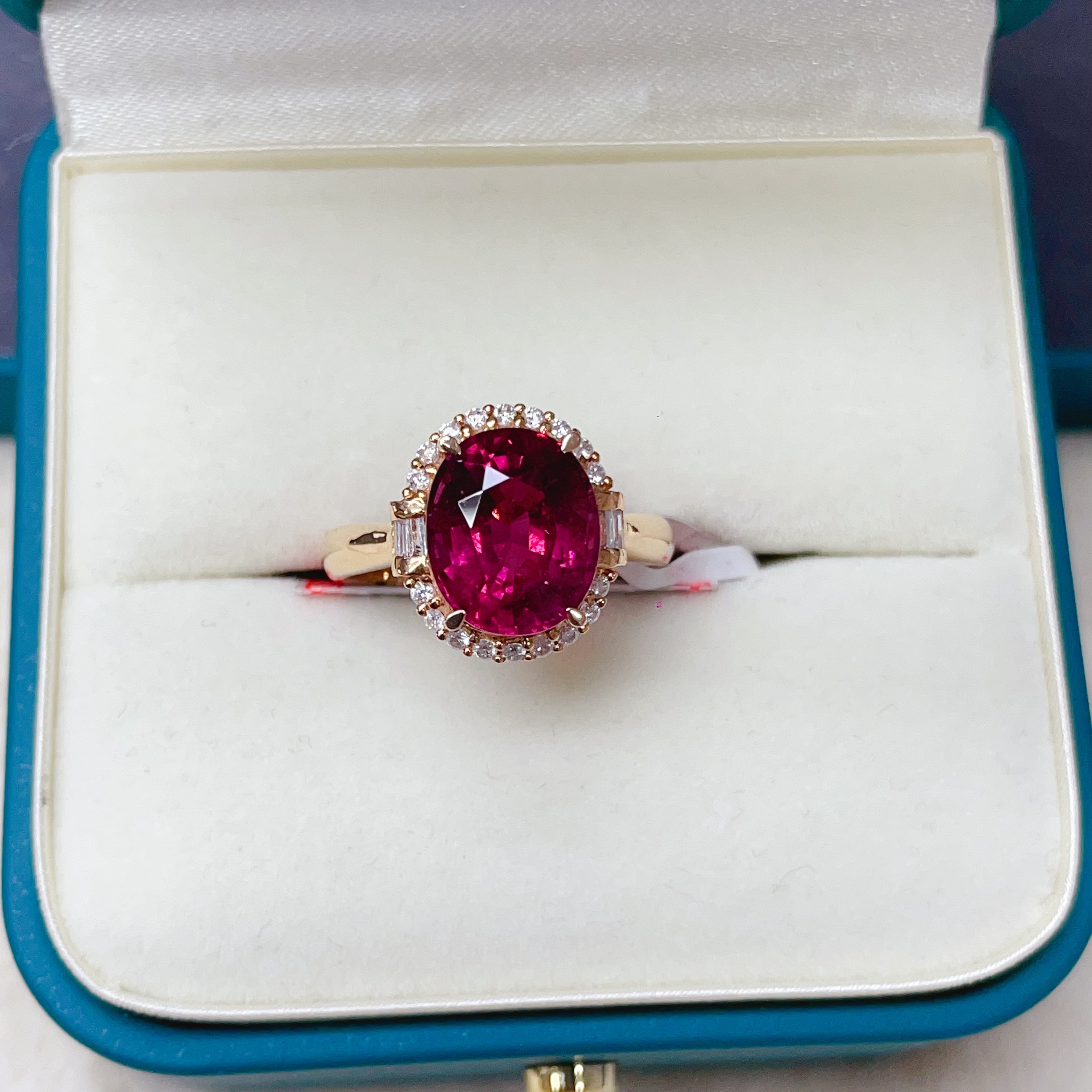 18K金碧玺戒指4.62克拉 艳丽卢比来佛洛依德玫红色 围镶满钻 Y103