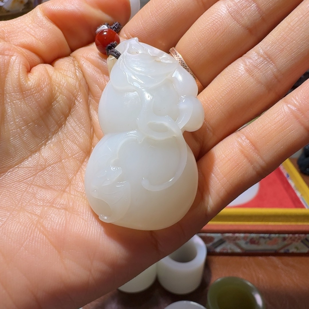 和田玉未镶嵌把件