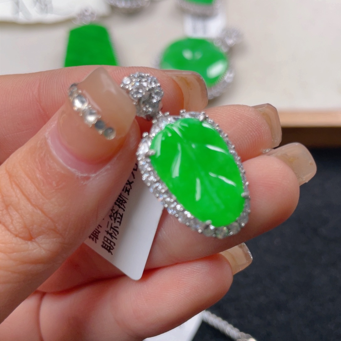 翡翠颈饰银S925镶嵌g g h h j