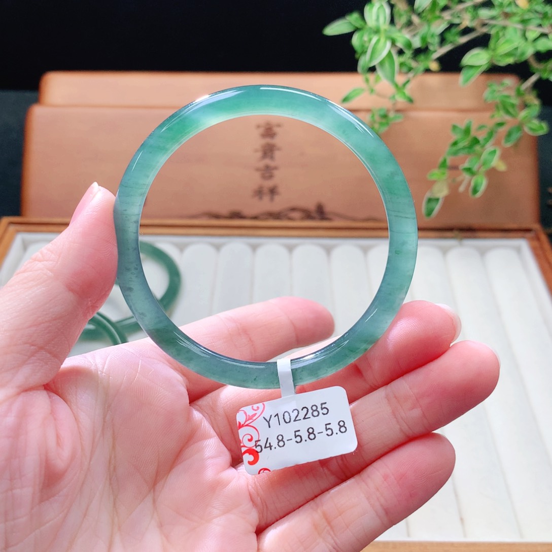 未镶嵌手镯（圆镯）翡翠