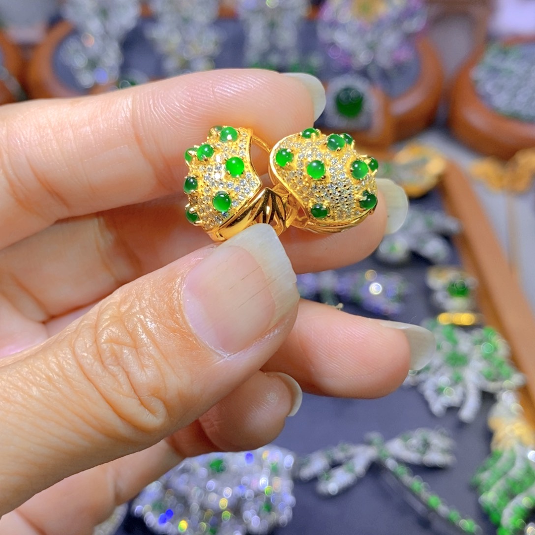 翡翠颈饰银S925镶嵌天然翡翠