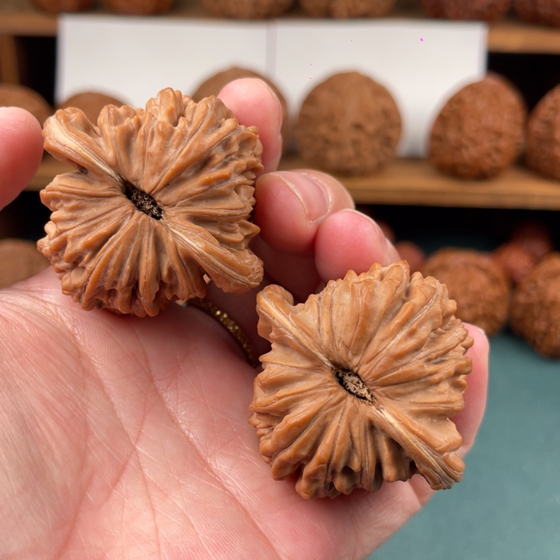 文玩核桃把件44.5尺平谷一代四座楼精品