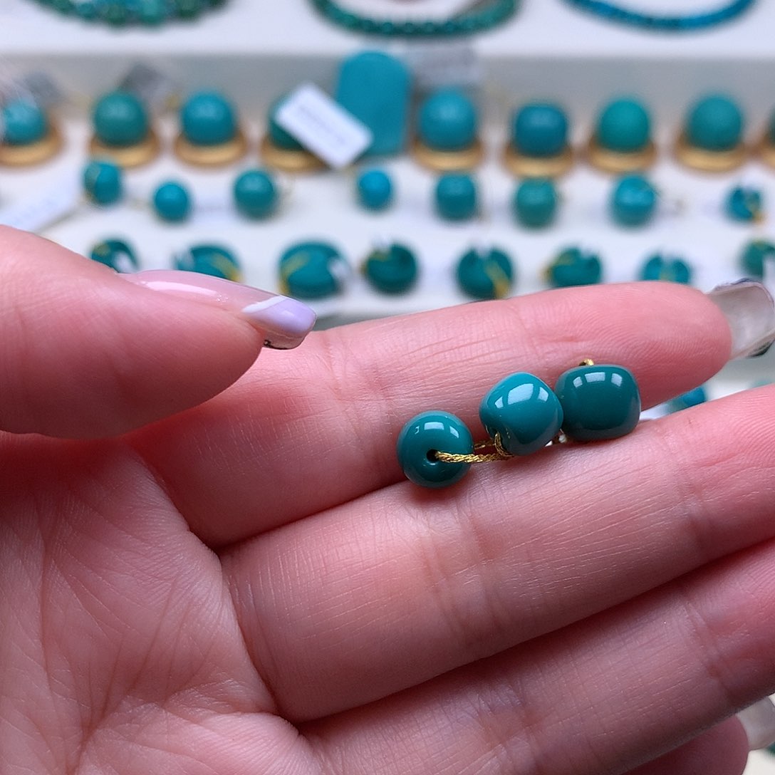 绿松石未镶嵌绿松石配饰K****?