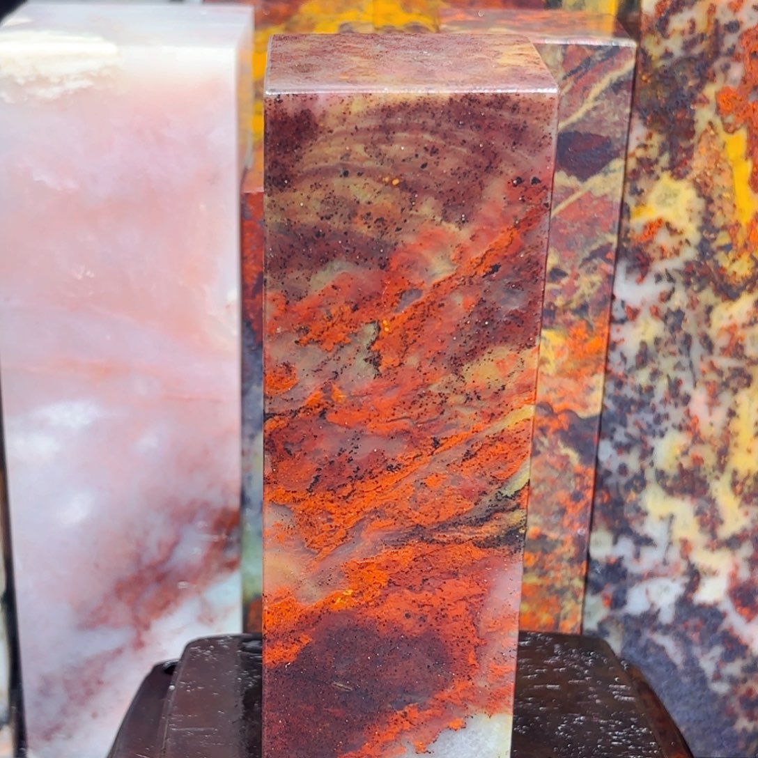 石材桂林鸡血玉贵妃料