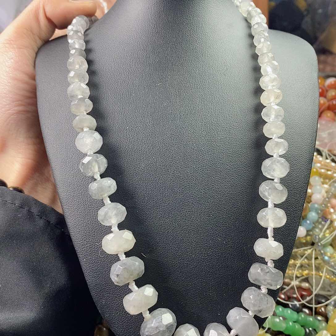 玛瑙/玉髓珠宝半成品未镶嵌一条天然云雾灰水晶塔型项链