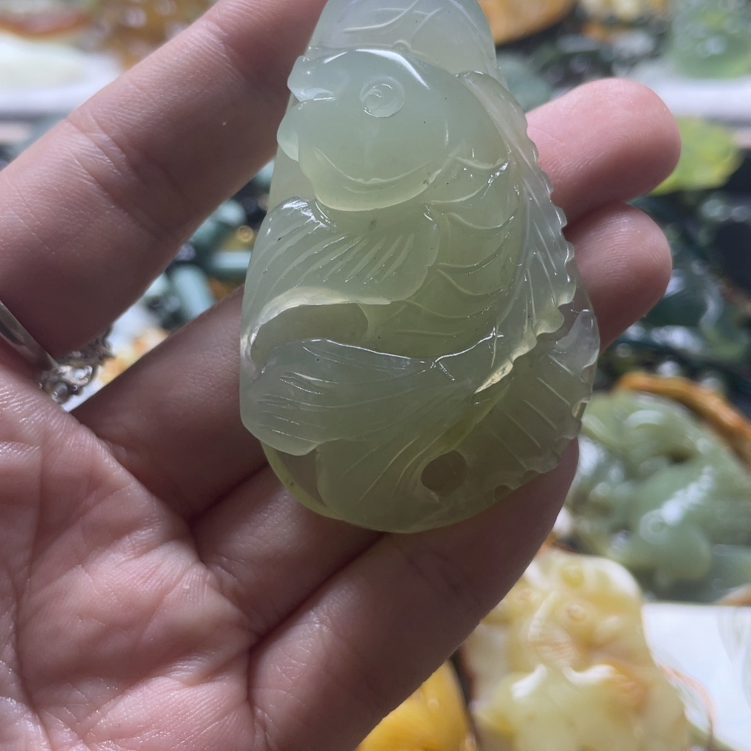蛇纹石玉颈饰未镶嵌