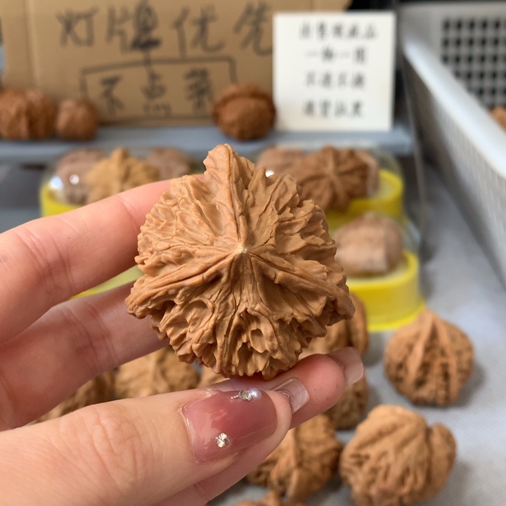 ༺***༻文玩核桃吊坠异形单只，有瑕疵