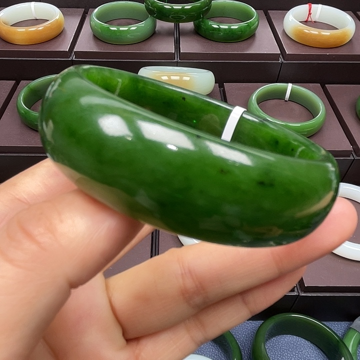 和田玉未镶嵌手镯