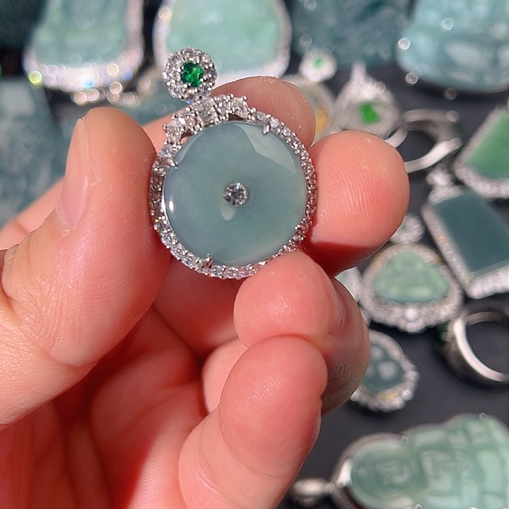 翡翠颈饰未镶嵌77777788888,