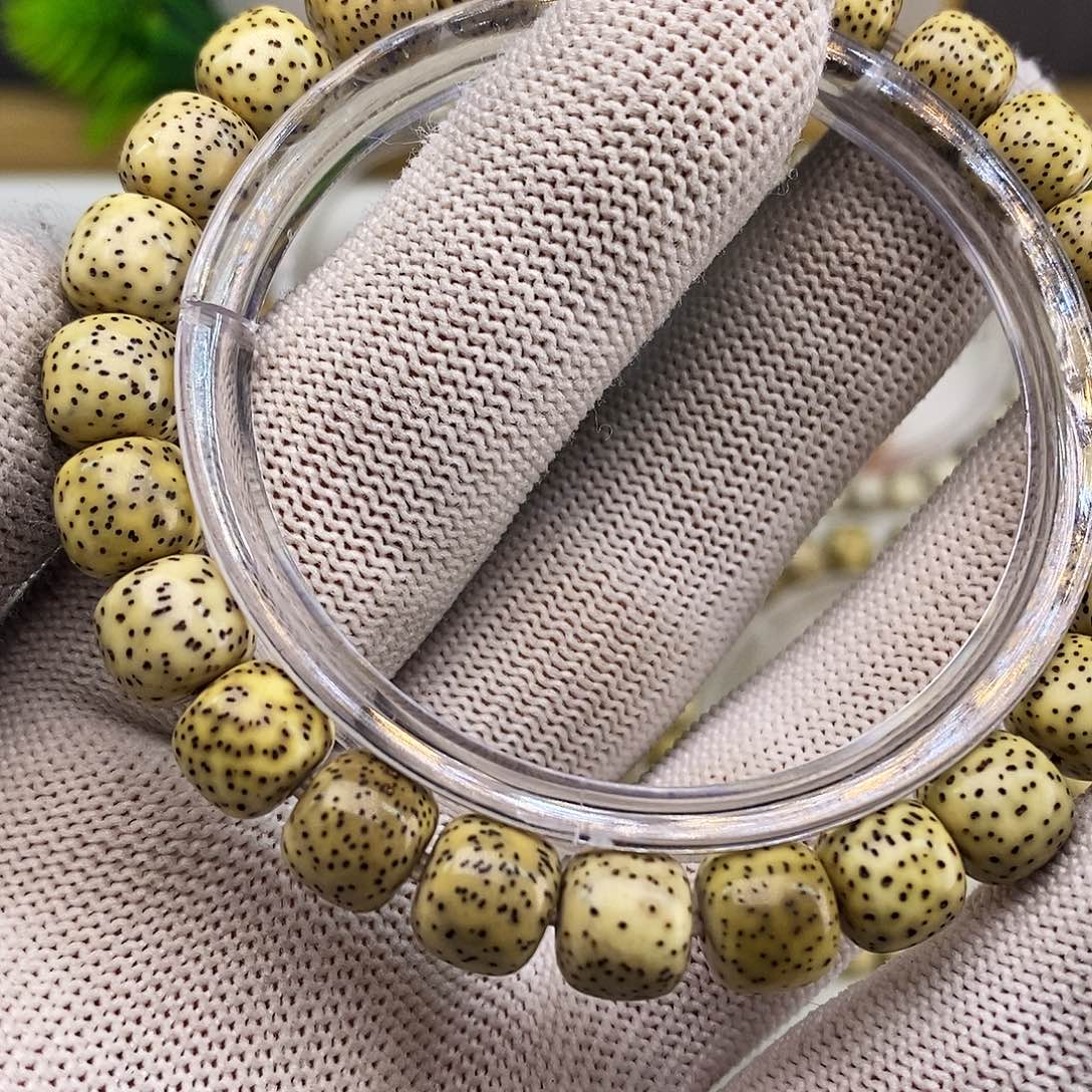 福利9x8鸡油黄走色石玉料