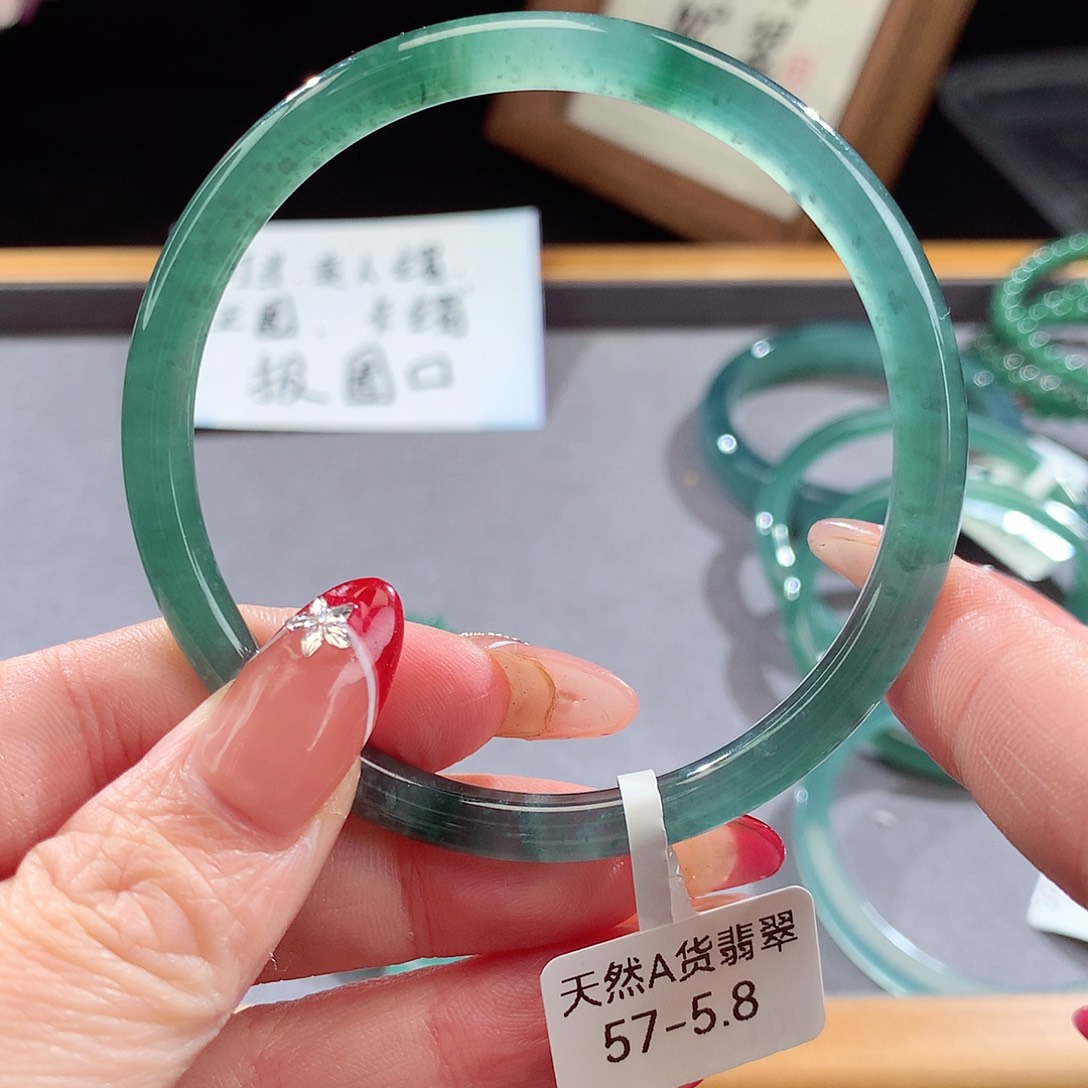 翡翠手镯（圆镯）未镶嵌