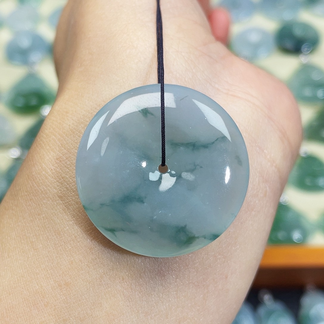 翡翠颈饰未镶嵌吊坠