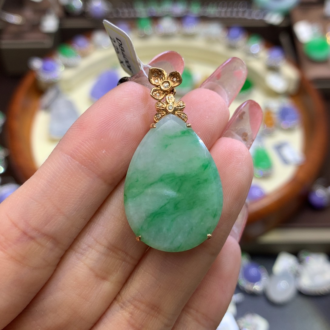 翡翠颈饰18K金镶嵌翡翠