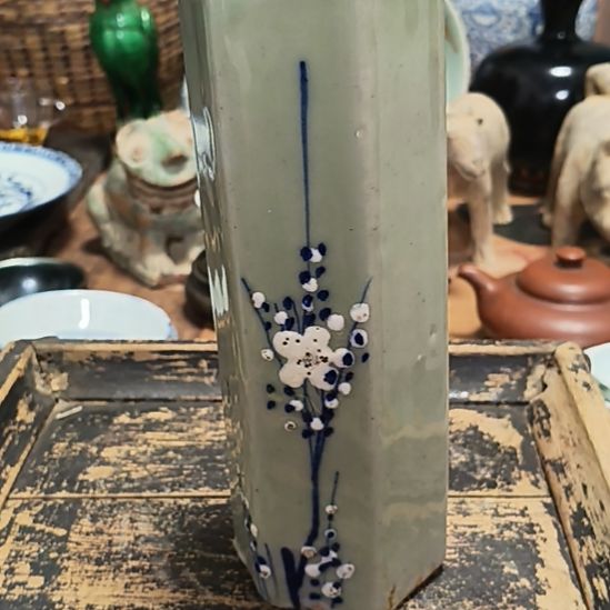 陈***金一个豆青六角笔筒