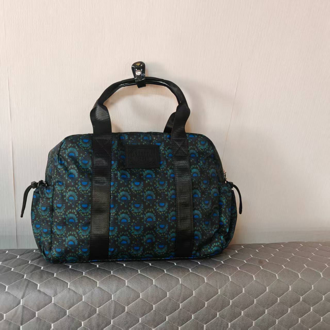 防水可拆卸手提款字母单根旅行包绿色斜跨双肩包拼色