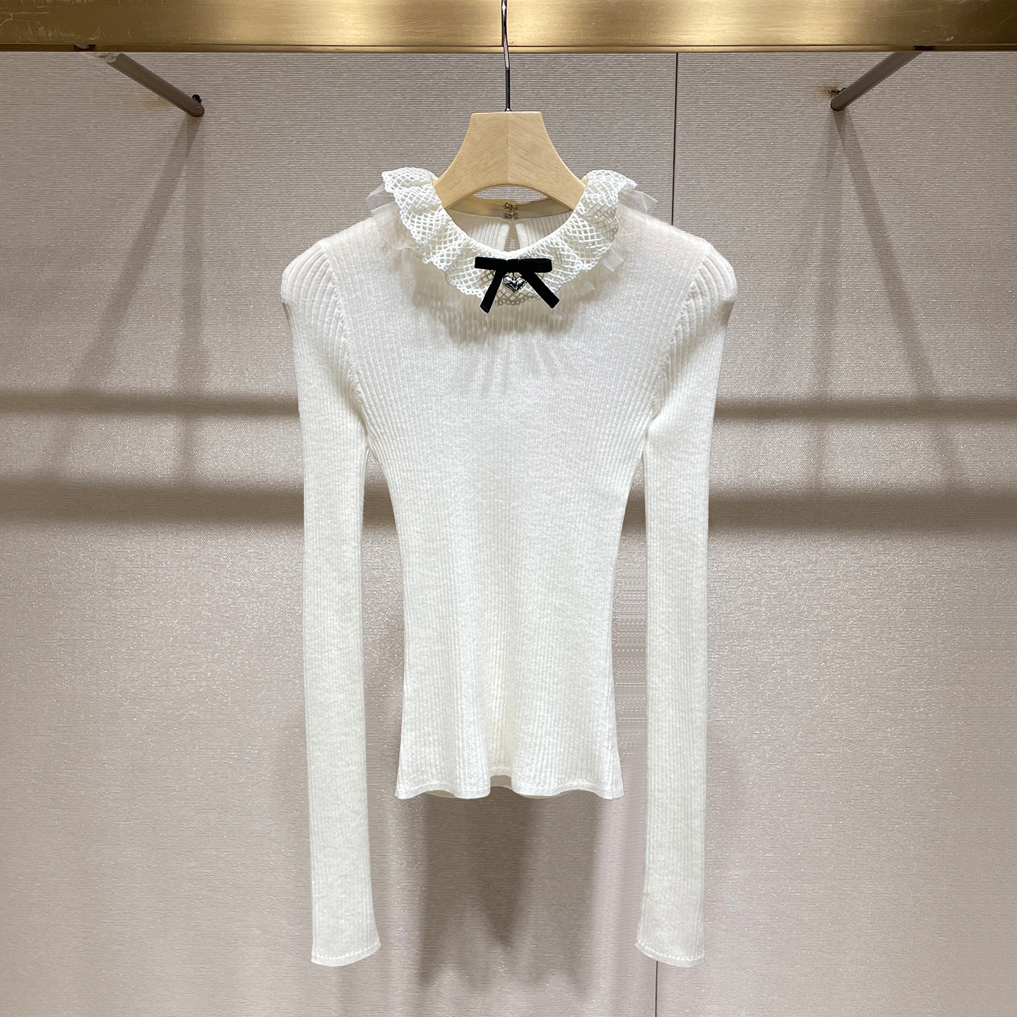 韩系早秋穿搭上衣2025新款甜美勾花拉夫领修身内搭打底长袖针织衫