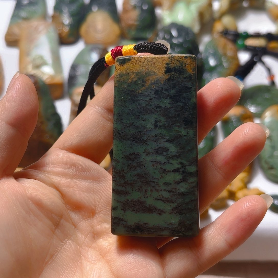 岫岩河磨玉（透闪石质玉）挂件未镶嵌