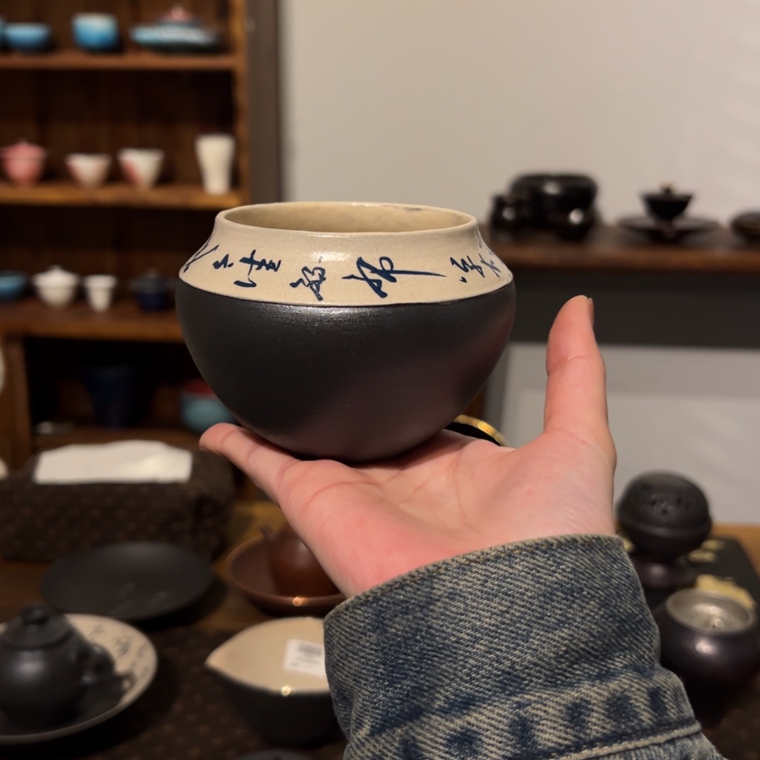 摆件陶瓷。    陶瓷。    