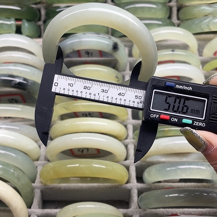 蛇纹石玉未镶嵌手镯99