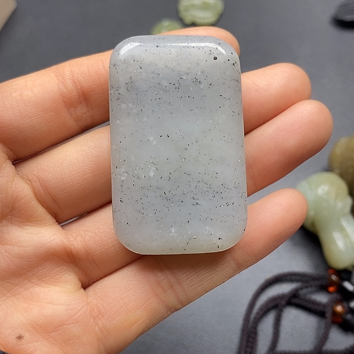 颈饰未镶嵌和田玉向**行