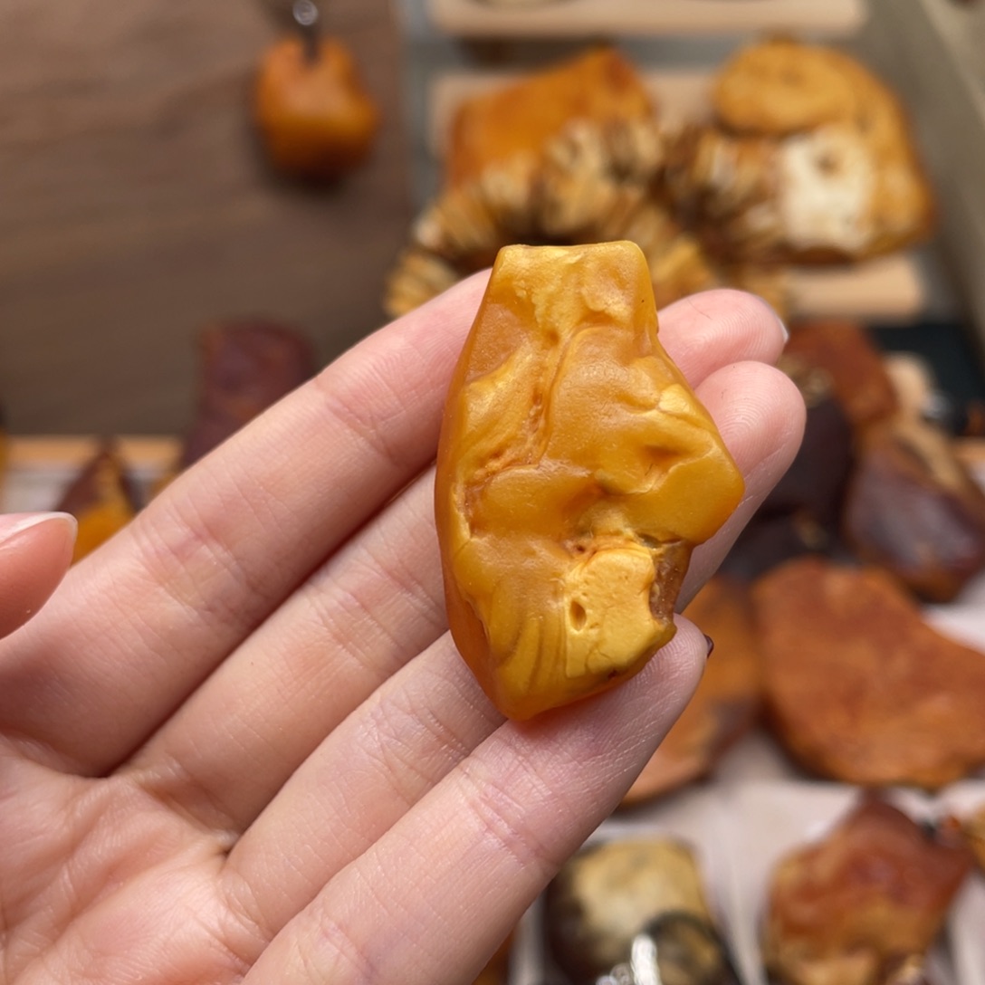 琥珀未镶嵌珠宝奇石