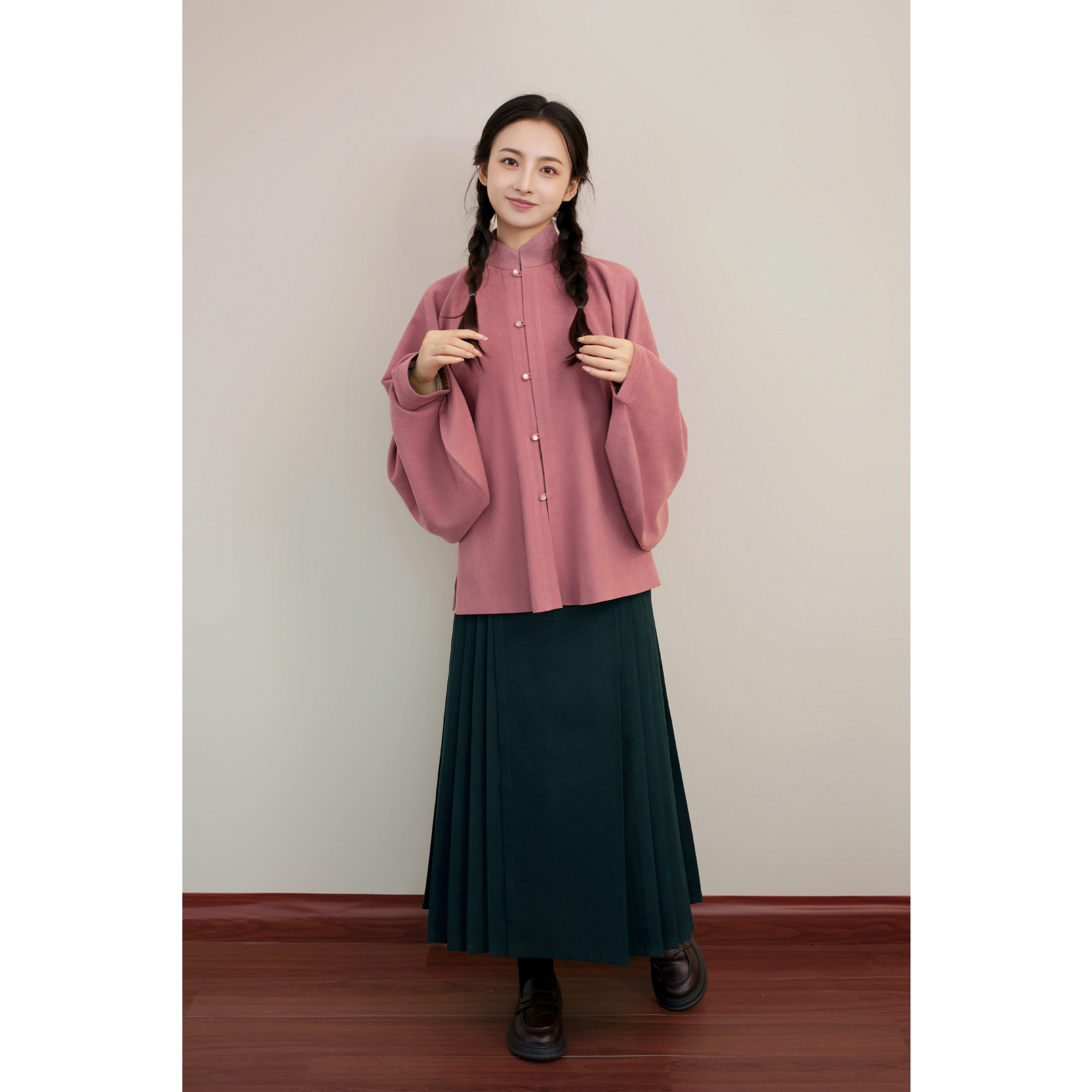 【蔓菁】昼雪汉服灯芯绒中长款国风马面裙立领琵琶袖套装日常通勤