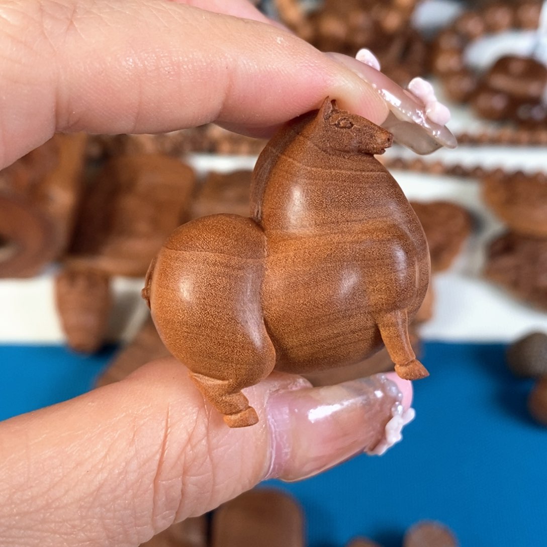 檀香木把件老山檀香横纹黑肉唐马