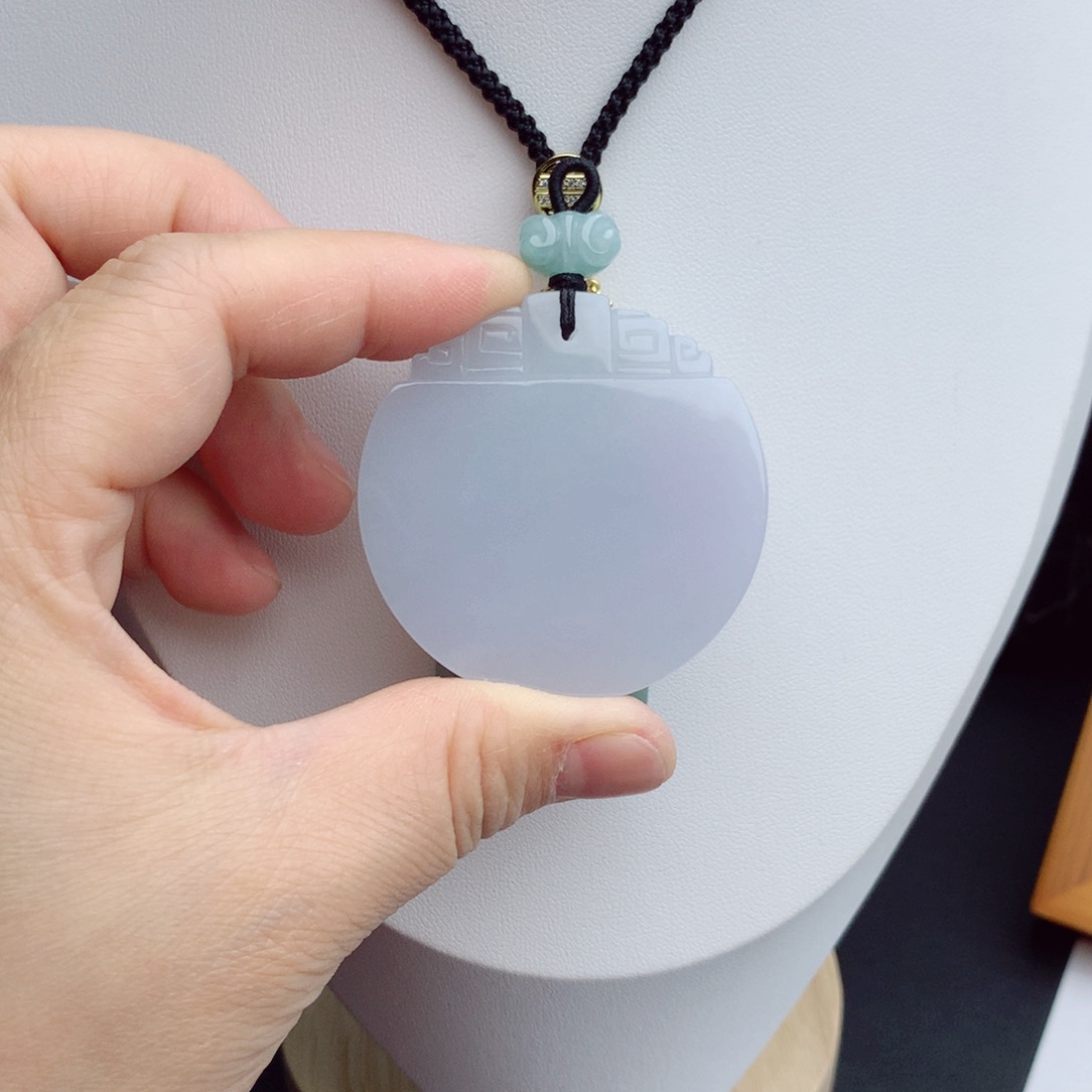 翡翠颈饰未镶嵌无事牌