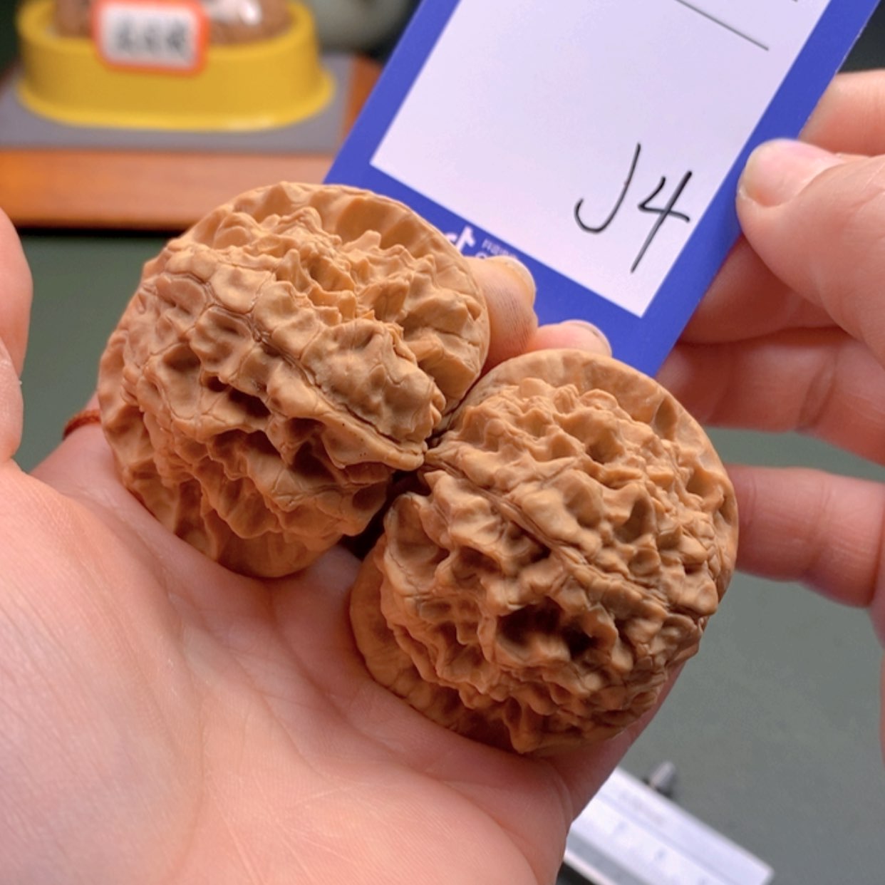 【闪购商品】文玩核桃把件50龙鼎4