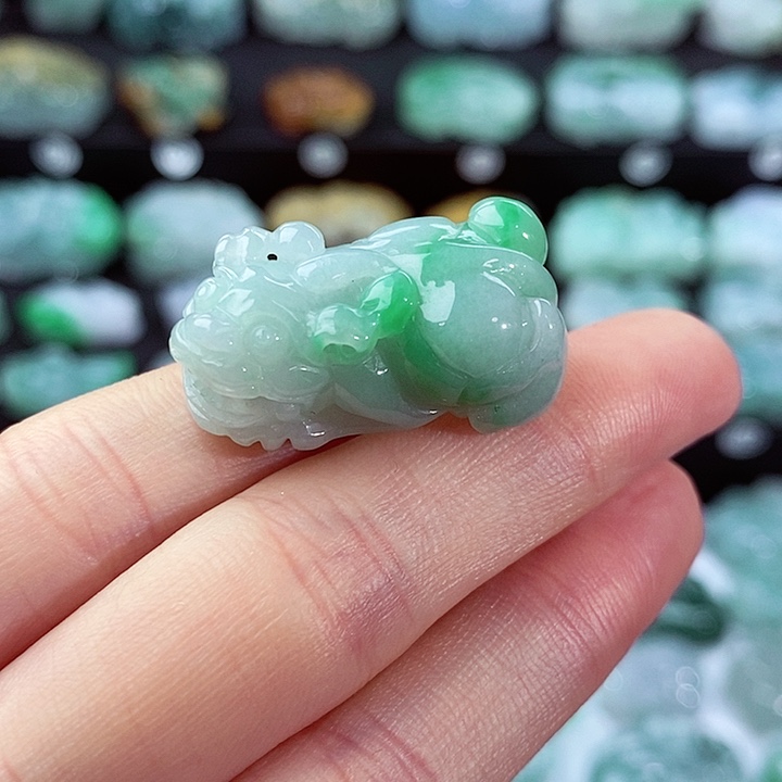 翡翠颈饰未镶嵌?*鹿天然