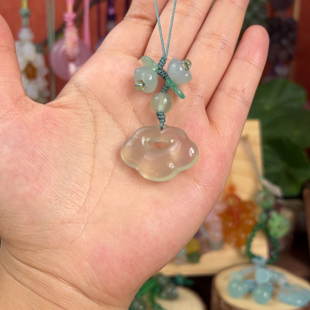 冰透秋香绿如意锁手机链