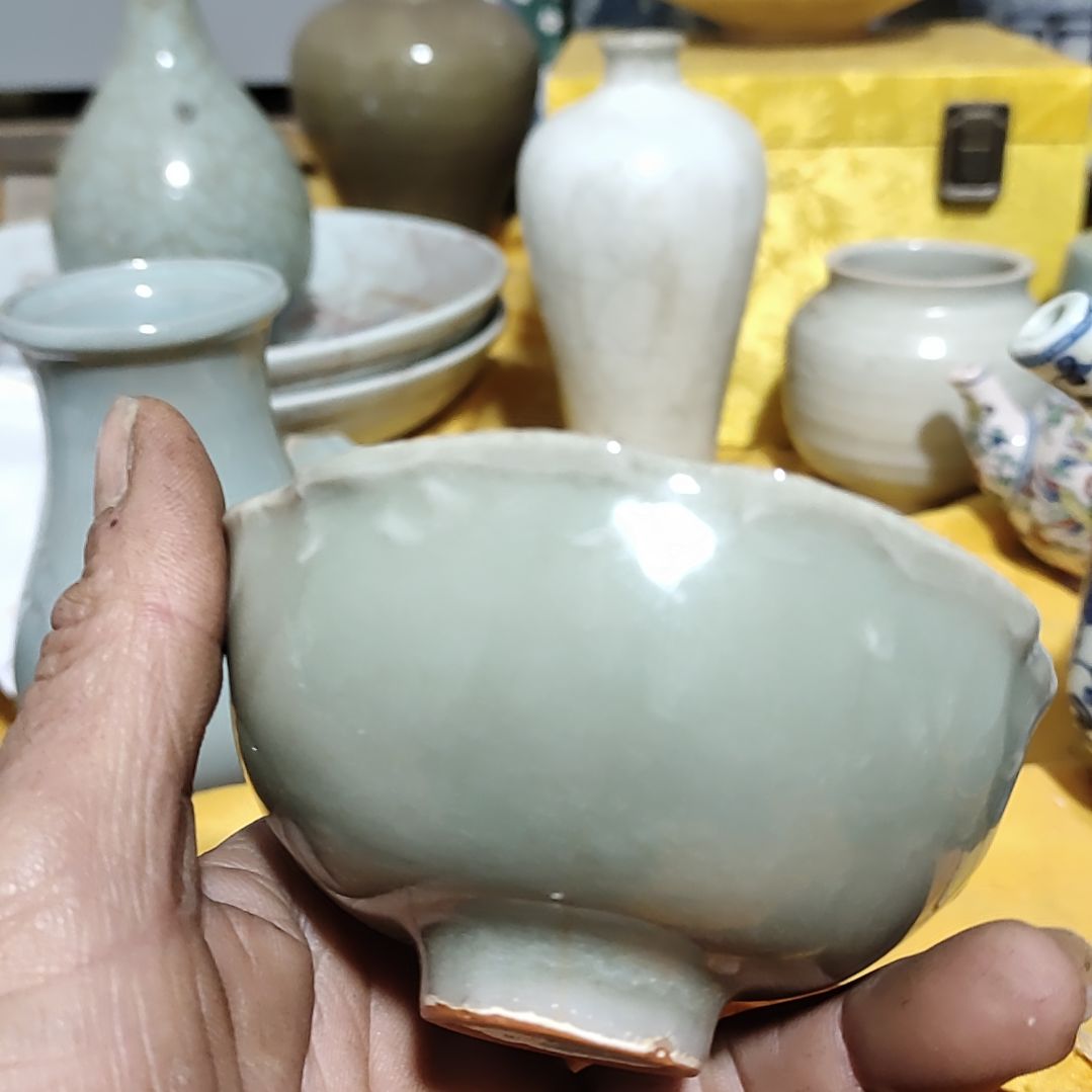 浙江龙泉窑工艺艺术珍藏品济**衣