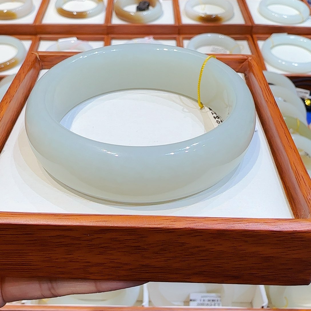 和田玉手镯未镶嵌不***猬