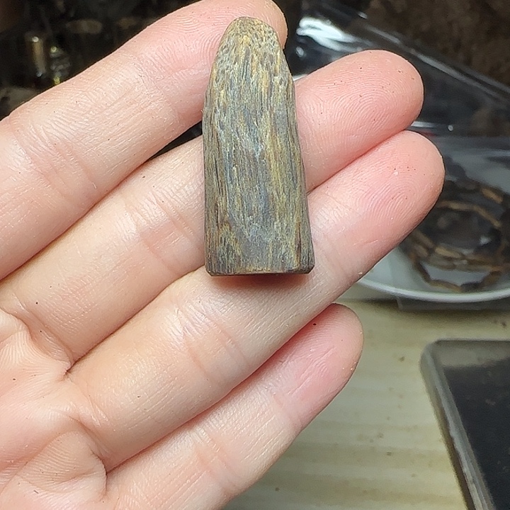 宋***虎金沙叶沉水树心料2克