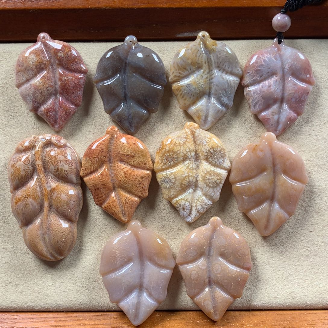 硅化珊瑚（珊瑚玉）叶子吊坠120漏60/个，可挑。未镶嵌