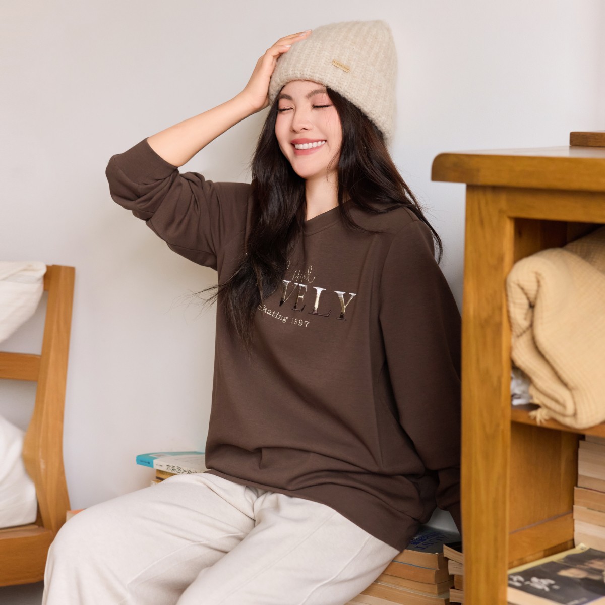 【渐变刺绣套头卫衣】MsShe大码女装2025冬装字母宽松圆领A2509038