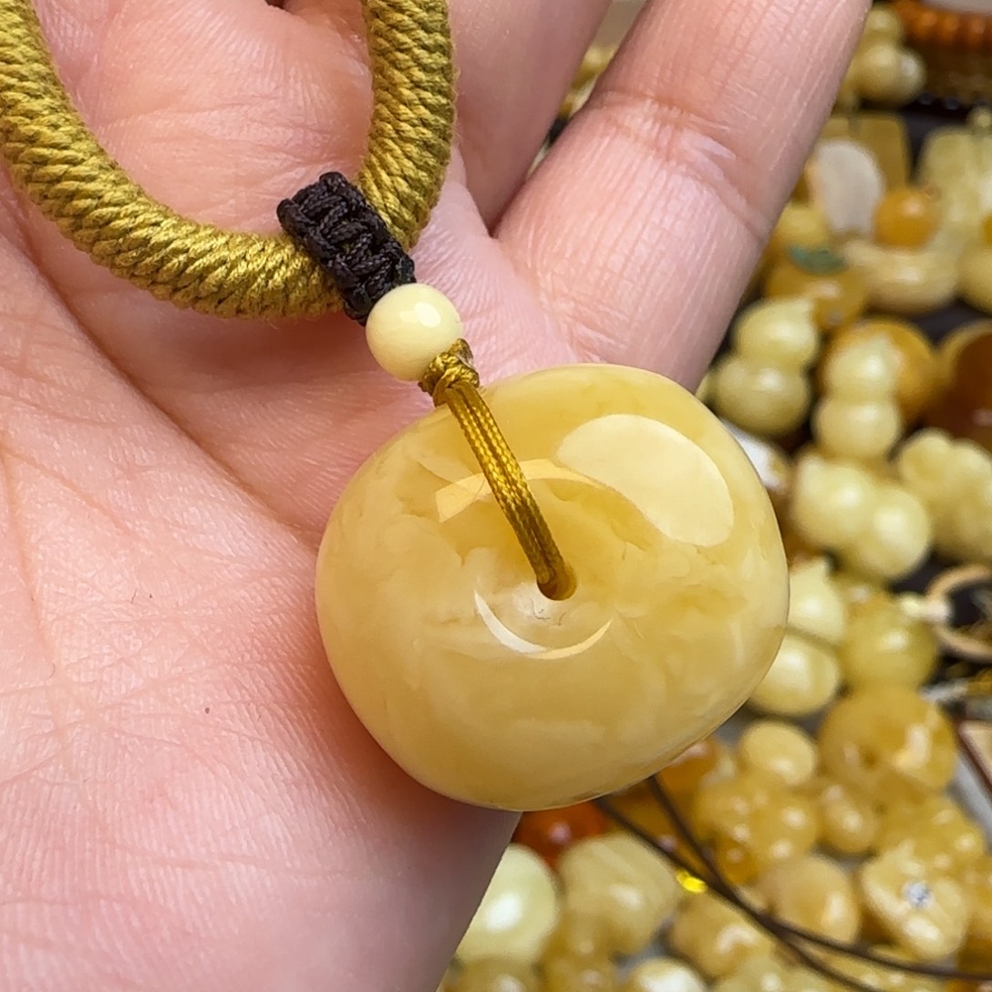 琥珀未镶嵌吊坠(不含链)天然俄料浓蜡妖花蜜蜡方扣吊坠